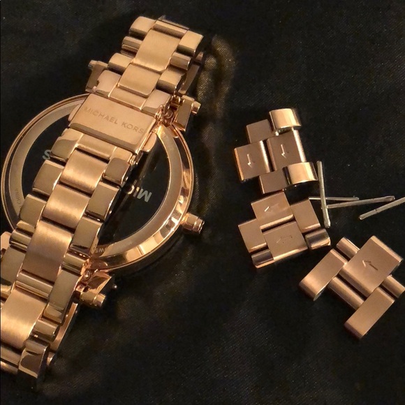 Micheal Kors Rose Gold Watch - Picture 3 of 4